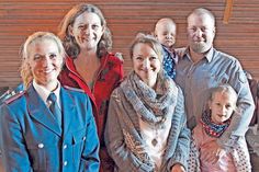 (unten v. lks.) Manuela Erp, Katrin und Henna Wäscher, (oben v.l.) Alexandra Gutzeit-Düvel und Michael Wäscher sind ehemalige “Schneckenkinder”. Anna wird demnächst in die Ehrenliga der Schneckenkinder aufgenommen werden.