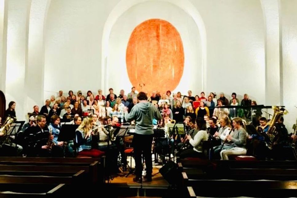 Das Sinfonische Blasorchester Ratekau und „Spirit of Joy“ aus Bad Schwartau  sind am kommenden Wochenende zu Gast bei den „Lighthouse Singers“ in Lübeck und laden gemeinsam zu „Symphonic Gospel“ ein.