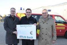 Freude bei allen Beteiligten: Ralf Hübner, Alexander Wengelewski und Axel Semrau (v. lks.).