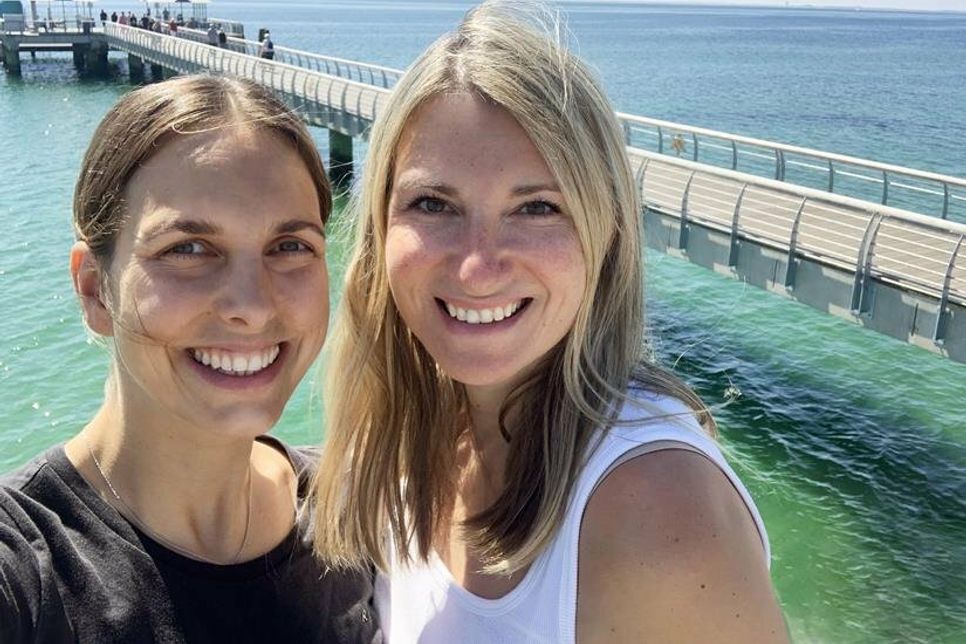 Da war doch jemand im Herbsturlaub? Frisch erholt und um einige Reiseerlebnisse reicher: Kristina Kolbe (lks.) und Gesche Muchow.