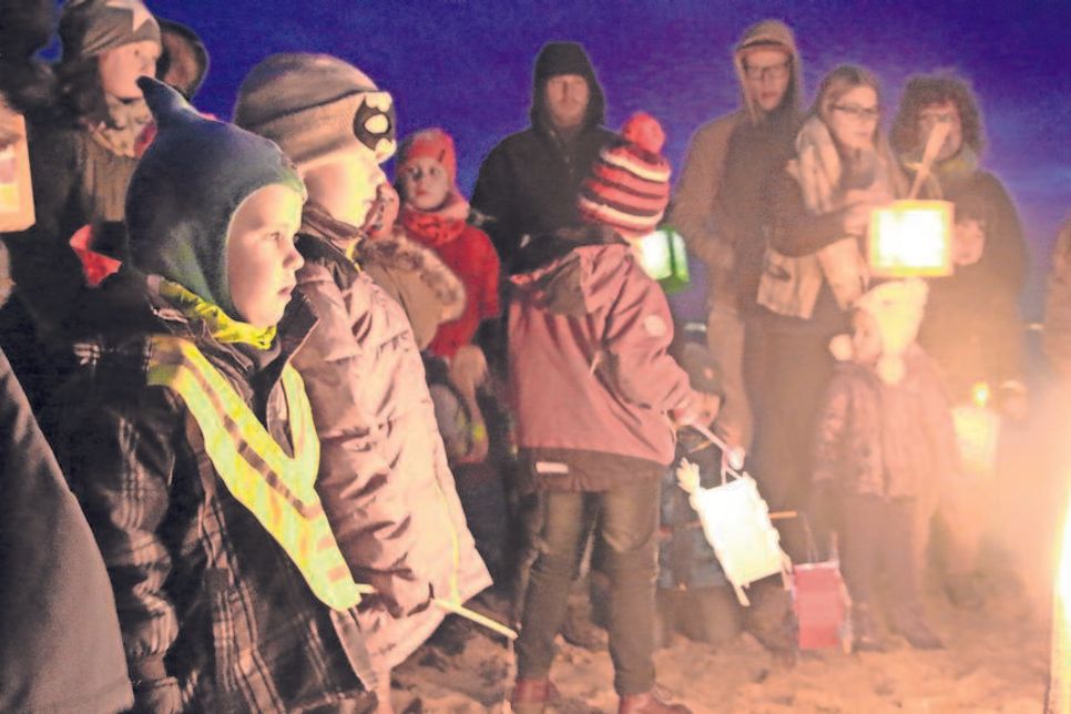 Bunte Laternen ließen auch die Kinderaugen leuchten.