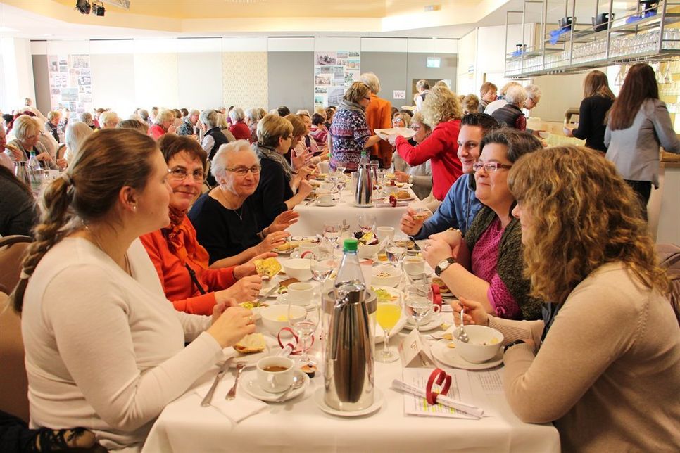 Gemütliches Beisammensein bei leckerem Frühstück, anregenden Impulsen und erbaulichen Gesprächen.