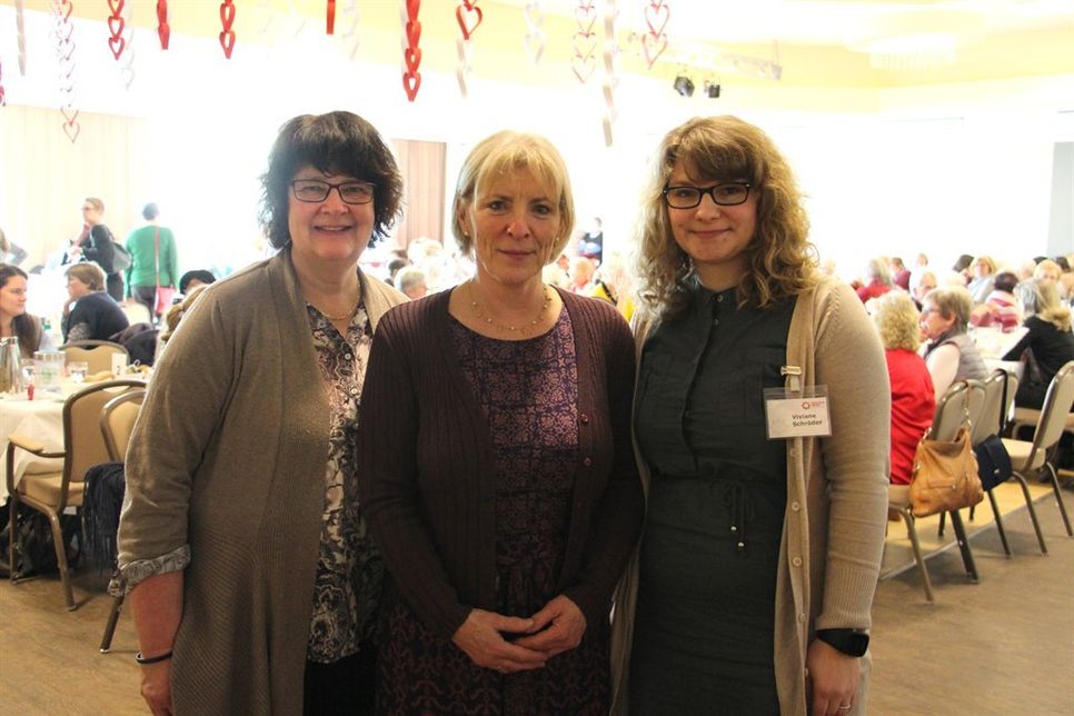 Drei aus dem Organisationsteam: die Moderatorinnen Christin Brückel, Andrea Rathjen und Viviane Schröder (v. lks.).