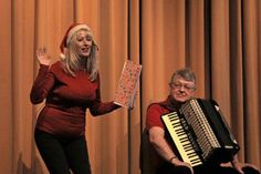 „Wir sind übrigens nicht Helene Fischer und Florian Silbereisen!“ Anja Es und Akkordeonist Peter Loose bei der Neustädter Kulturmatinee am vergangenen Sonntag.