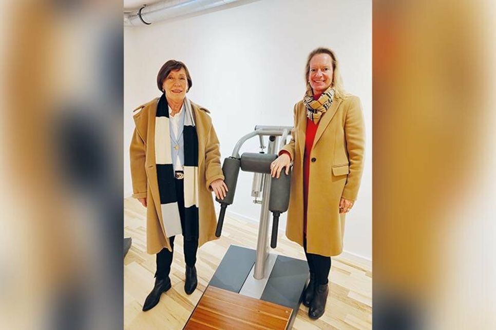 Inka Kielhorn (rechts) bedankt sich – auch im Namen der Auszubildenden des Bugenhagen Berufsbildungswerks – bei Heidrun Ulbrich für die großzügige finanzielle Unterstützung.