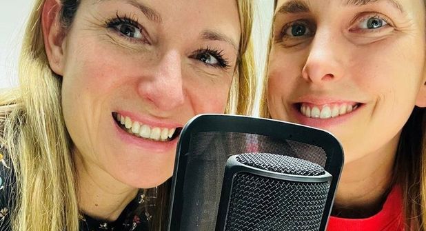 Die Geheimzutaten dieses reporter-Podcastes sind nicht nur Gesche Muchow (lks.) und Kristina Kolbe, sondern eine gute Portion Selbstironie und Mutterwitz gepaart mit einem leicht unterentwickelten Schamgefühl.