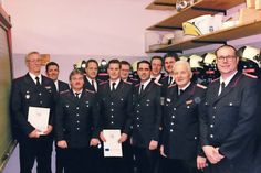 Die Beförderten, Geehrten und Gewählten der Ratekauer Wehr: Bodo Behnck (v.l.), Bürgermeister Thomas Keller, Franz Nüß, Torsten Kempf, Michelle Mierisch, Wehrführer Markus Thiel, Marcel Kohl, Marc Papendorf, Reinhold Mang (Kreisfeuerwehrverband) und Gemeindewehrführer Dennis Puls.