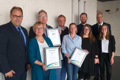 Mirko Spieckermann, Vera Litzka, Jürgen Wirths, Sven Muchow, Svenja Muchow, Anja Ender, Lars May, Hannes Wendroth, Lizza Weidemann (v. lks.). Foto: Jana Seßelberg, SWNH.