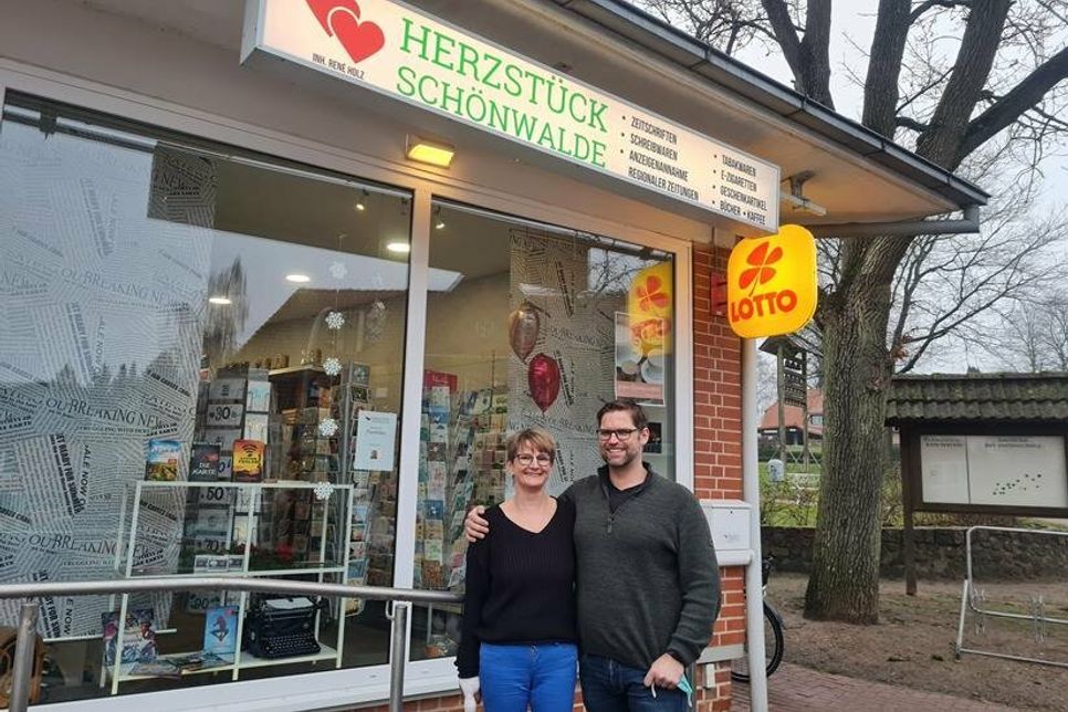 Rene Holz und Stephanie Günther vor ihrem Herzstück.