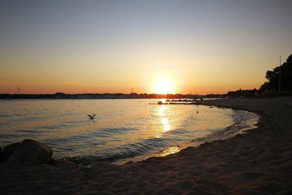 Diesen traumhaften Sonnenuntergang am Neustädter Strandbad hat Aline Breiter festgehalten.