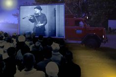 „Laster der Nacht“ ist ein mobiles Kino.