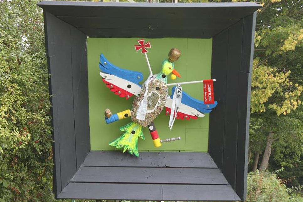 Ein neuer Königsvogel wartet darauf, von der Stange geschossen zu werden.