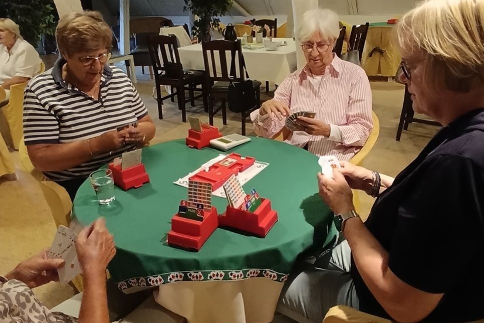 Wer das Bridgespiel kennenlernen möchte, ist beim Bridgeclub Neustadt herzlich willkommen.