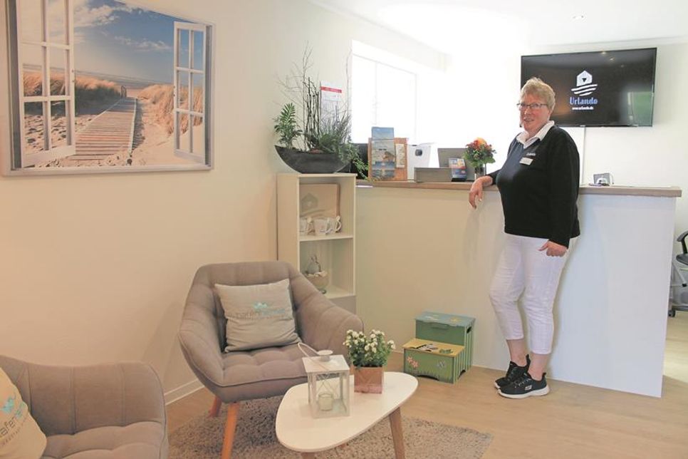 Urlando – ehemals Ferienhausvermietung Hoff – bringt fast 50 Jahre Erfahrung in der Vermietung von Ferienhäusern an der Ostsee mit. Neu dabei: der Standort in der Neustädter Straße 8 in Grömitz, direkt am Markt. Mit weiteren Büros in Pelzerhaken, Timmendorfer Strand, Grömitz und auf Fehmarn ist das Team immer nah dran – und sorgt mit eigener Reinigung und Haustechnik für Qualität, auf die sich Gäste verlassen können. Telse Sauerwald und Ole Schmidt freuen sich darauf, bald Gäste am neuen Standort in der Neustädter Straße 8 in Grömitz zu begrüßen. (red/gm)