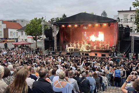 Alex Christensen & The Berlin Orchestra begeisterten vor fast ausverkauftem Haus.