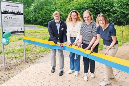 Neuer Treffpunkt für Kids und Jugendliche: Pumptrack-Anlage in Niendorf/Ostsee feierlich eröffnet