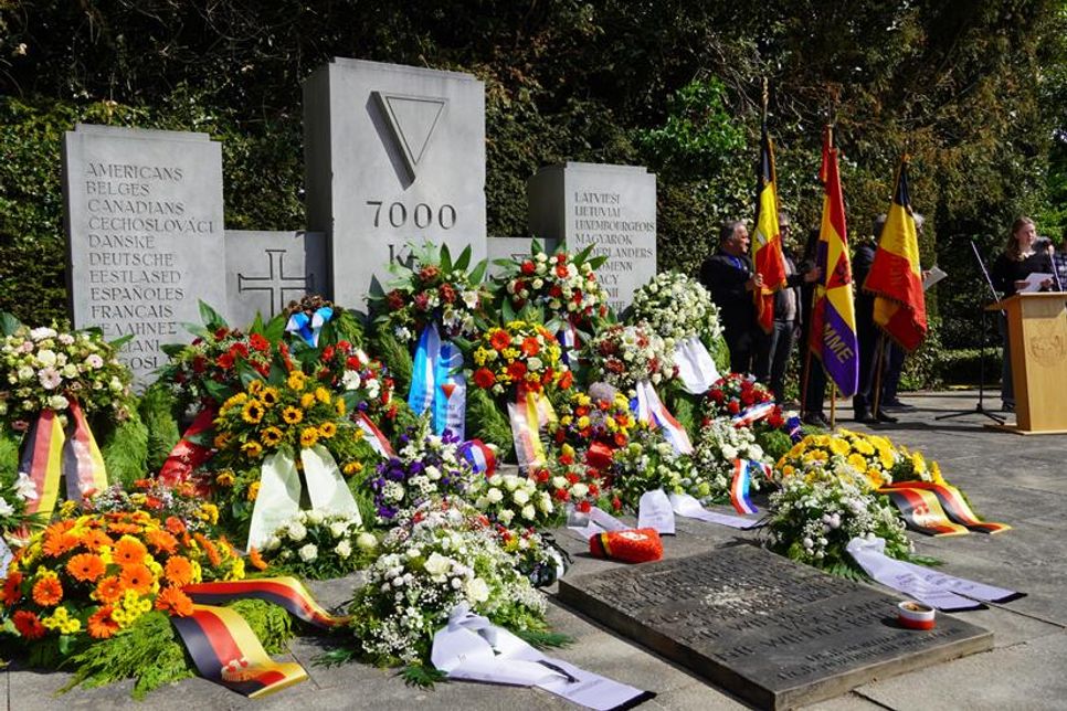 1948 wurde der Ehrenfriedhof eingeweiht, dessen Errichtung und Gestaltung den Komitees der Überlebenden zu verdanken ist.