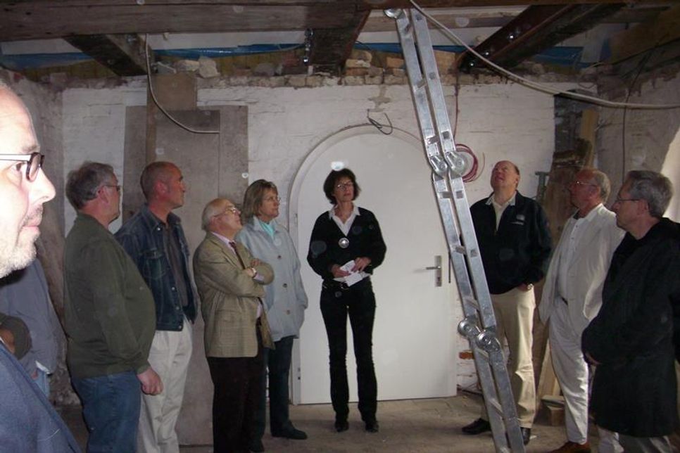 April 2009: Stadtverordnete, Verwaltung und Vertreter des Jugendparlaments machten sich einen Eindruck von dem Museum.