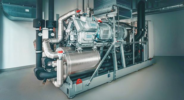 Die Energiezentrale ist das Prunkstück der Meerwasser-Wärmepumpe und Teil dieser umweltfreundlichen Technologie.