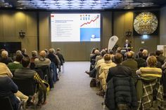 Referent Jost Glüsing (ZVO) zeigte mit detailliertem Bezug zur Praxis, wie die Infrastruktur von Wärmenetzen zur Wärmeplanung passt. (Foto: ZVO)