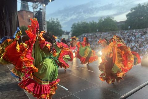 Grupo de Danzas Folclóricas Carmen Lópes de la Universidad del Valle, Kolumbien.