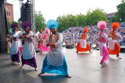 Bhangra Desire International Folk Art Club aus Piunjab, Indien.