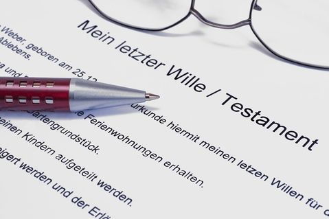 Ein fehlendes oder unklar formuliertes Testament kann weitreichende Folgen haben. In einem verständlichen Vortrag werden die wichtigsten Grundlagen rund um Testament und Erbrecht erläutert.