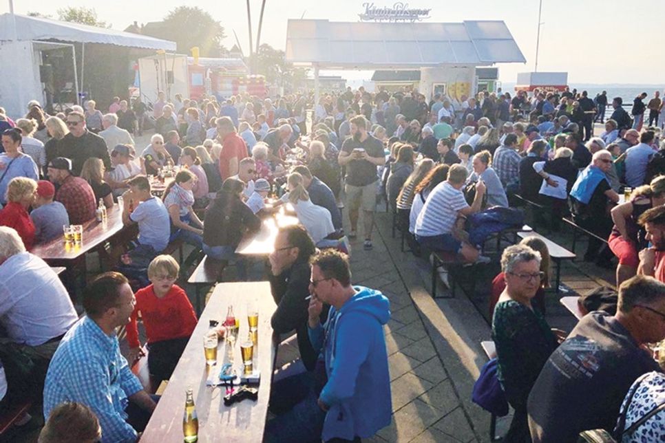 Freiwillige Feuerwehr Niendorf/Ostsee:  Promenadenfest auf dem „Niendorfer Balkon“
