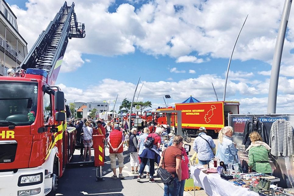 Freiwillige Feuerwehr Niendorf/Ostsee:  Promenadenfest auf dem „Niendorfer Balkon“