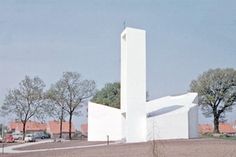 Die Aufnahme zeigt die Kapelle unmittelbar vor oder nach der Einweihung im Mai 1966.