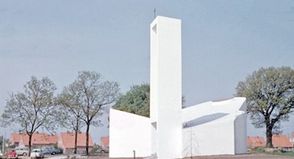 Die Aufnahme zeigt die Kapelle unmittelbar vor oder nach der Einweihung im Mai 1966.