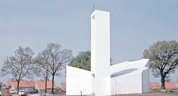 Die Aufnahme zeigt die Kapelle unmittelbar vor oder nach der Einweihung im Mai 1966.