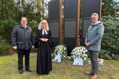 Bürgermeister Mirko Spieckermann (lks.), Pastorin Luise Müller-Busse und Dr. Daniel Ehmke, Ärztlicher Direktor der Psychiatrischen Klinika Neustadt und Eutin.