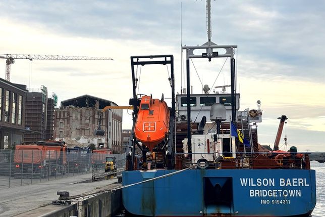 Mit dem ersten Frachtschiff seit langer Zeit kehrt der Güterumschlag in den Neustädter Hafen zurück. (Fotos: SWNH)