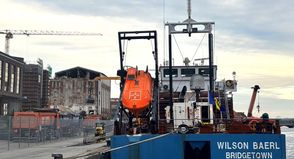 Mit dem ersten Frachtschiff seit langer Zeit kehrt der Güterumschlag in den Neustädter Hafen zurück. (Fotos: SWNH)