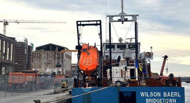 Mit dem ersten Frachtschiff seit langer Zeit kehrt der Güterumschlag in den Neustädter Hafen zurück. (Fotos: SWNH)