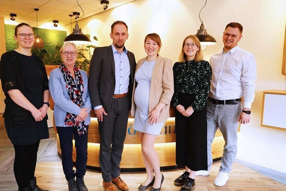 Das Team der Hörmanufaktur in den Geschäftsräumen in der Königstraße 2-4.