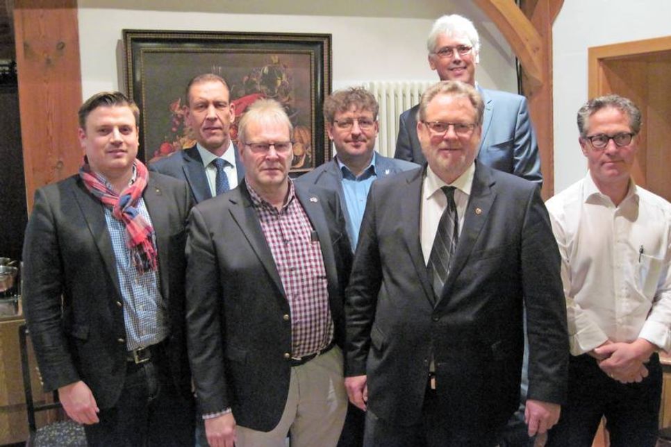 Der neu gewählte Vorstand: Stefan Dose, Kai Schmidt, Holmer Hahn, Marc Bruhn, Manfred Obieray, Ralf Vogler und Mathias Wulff (v. lks.).