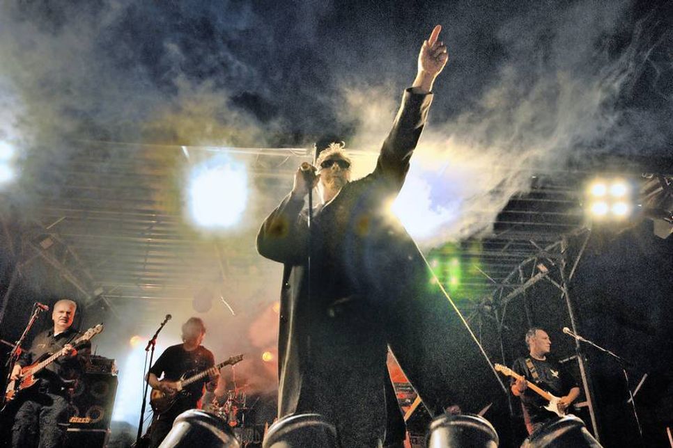 „Mad Murph Mahoun“  spielt „Fine Handcrafted Coverrock“.