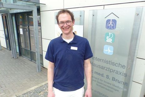 Der Eutiner Hausarzt Dr. Stephan Brunn hat im Januar seine Praxis im Ärztehaus in der Johann-Specht-Straße eröffnet. GrundschullehrerInnen und ErzieherInnen sind ihm auch herzlich zum Corona-Schnelltest willkommen.
