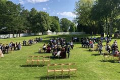 Unter freiem Himmel im Kurpark fand die Abschlussfeier der Gemeinschaftsschule Grömitz statt.
