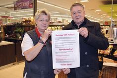 Claus Bruhn und REWE-Mitarbeiterin Christina Grätz hoffen auf Spenden für die Brandopfer.  (Foto: Stefan Setje-Eilers)