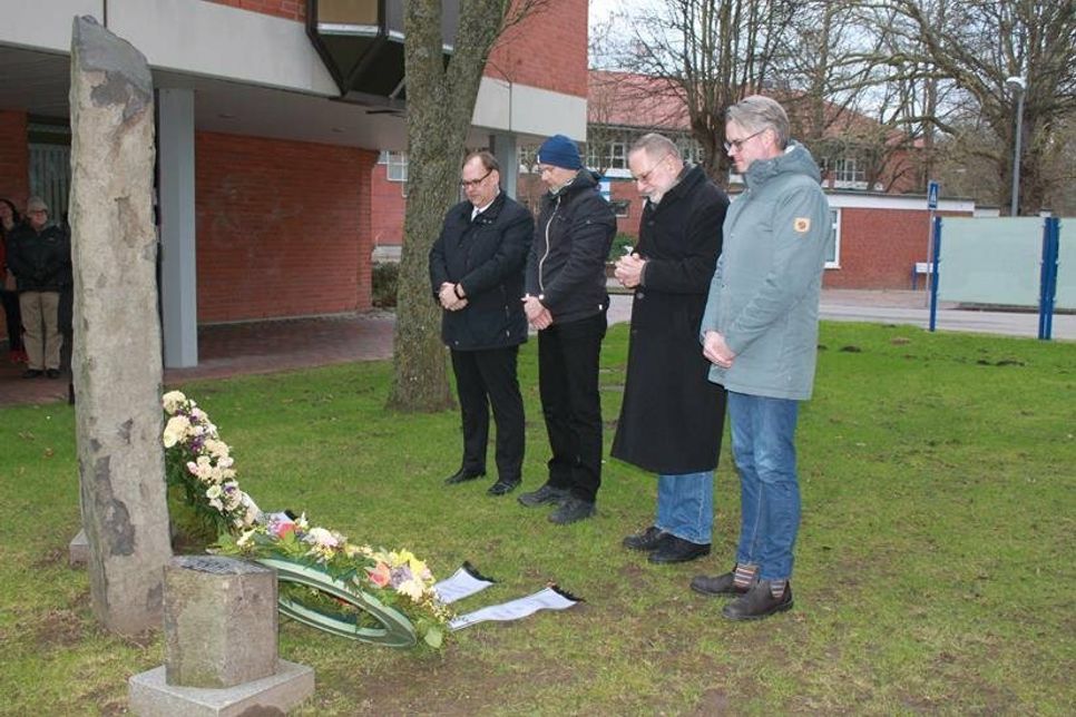 Ärztlicher Direktor Dr. Daniel Ehmke, Pastor Stefan Kramer, zeiTTor-Museumsleiter Dr. Frank Wilschewski und Bürgermeister Mirko Spieckermann (v. re.).