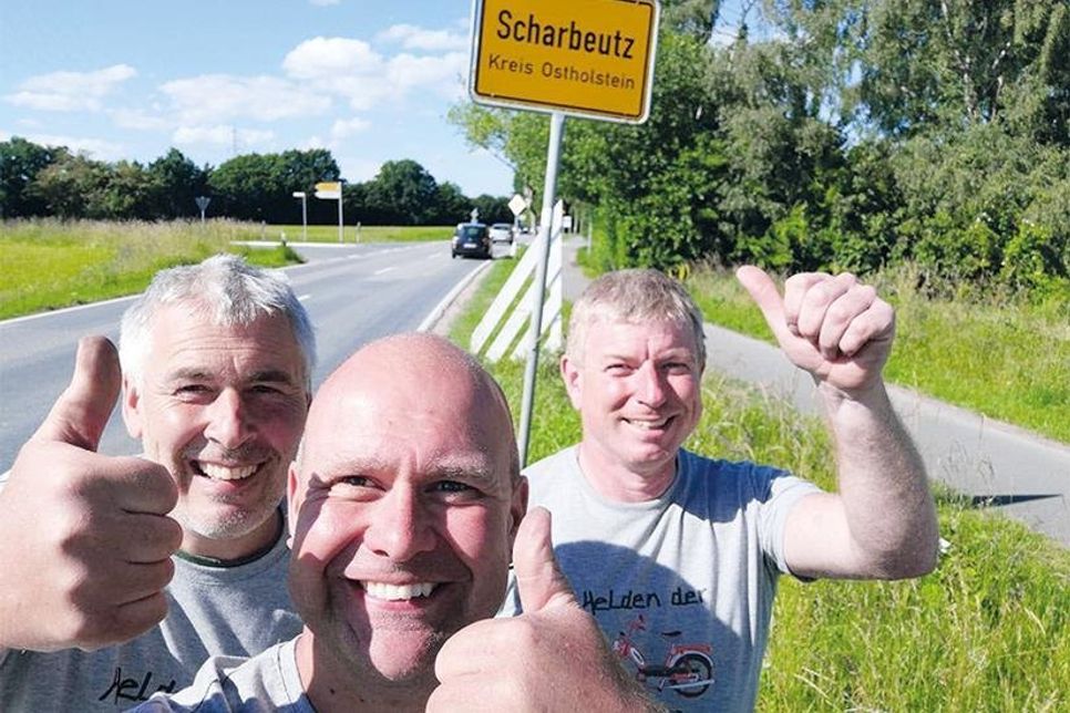 Nach zwei Tagen Fahrt sind sie leicht erschöpft, aber überaus glücklich über ihr erreichtes Ziel, in Scharbeutz angekommen.