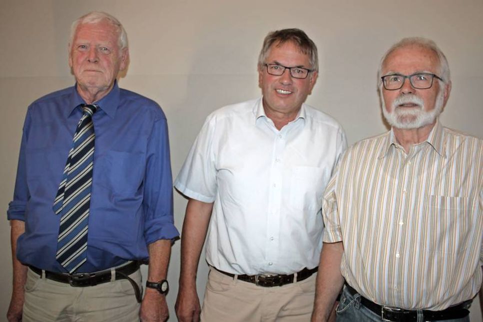 Bürgermeister Klaus Winter (Mi.) mit seinen Stellvertretern Wolfgang Roden-Albrecht (lks.) und Christian Schöning.