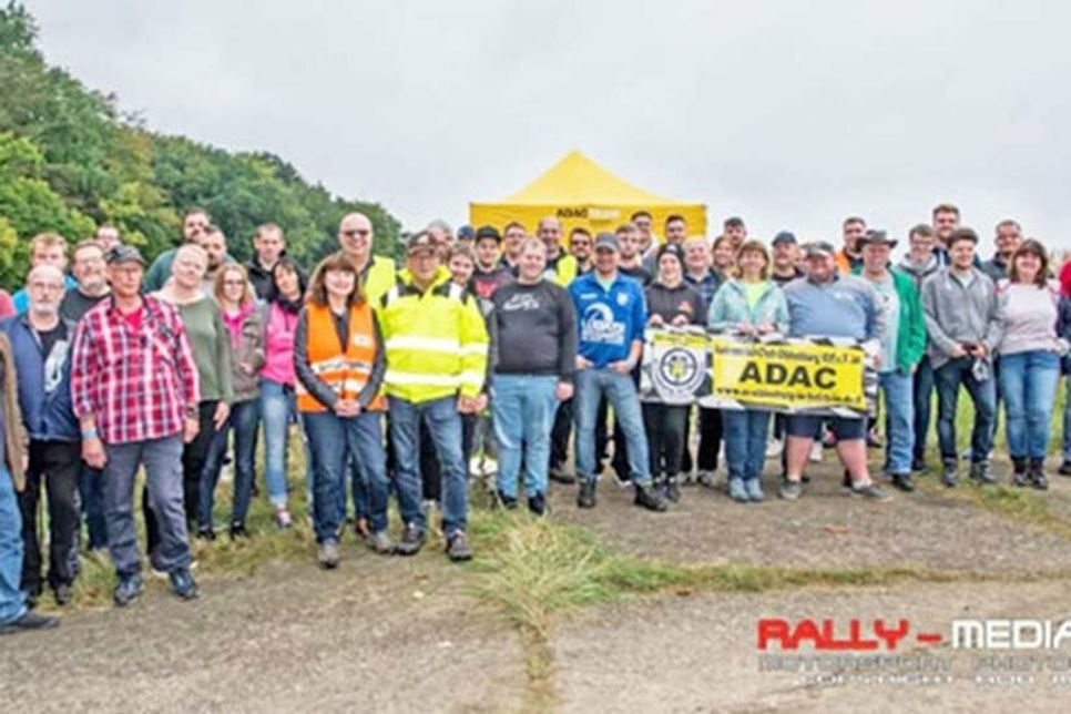 Das Team der ausgebildeten Streckenposten vom Automobilclub Oldenburg im ADAC e.V.