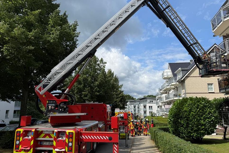 Die Ostseestraße war während der Löschmaßnahmen voll gesperrt.