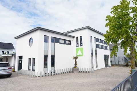 Im Geschäft im Körnickerfeld 21 gibt es viele Vorzelte zum Besichtigen, einen Reperaturservice, einen kleinen Shop für Campingutensilien und natürlich ausführliche fachkundige Beratung.