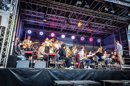 Musikalische Höhepunkte auf dem Timmendorfer Platz: Pop-Revue der Musikhochschule Lübeck und Sommerkonzert mit Pohlmann