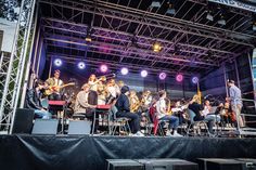 Musikalische Höhepunkte auf dem Timmendorfer Platz: Pop-Revue der Musikhochschule Lübeck und Sommerkonzert mit Pohlmann